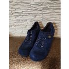 Стильные ботинки Mammamia на 39-40 р (40 марк). Новые, только примерялись дома. Красивый и насыщенный синий цвет, спереди танкетка 2,5 см, сзади 8,5 см.