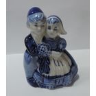 Статуэтка фарфоровая "Влюблённые" 70-е годы Голландия. Высота 10 см. Целая, без реставрации.