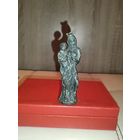 Тяжёлая, металлическая фигурка "Дева Мария с младенцем", высота 10.5 см.