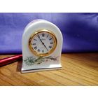 Часы настольные Aynsley made in England кварц в6.5см. х гл3см. диам 3см. фарфор роспись