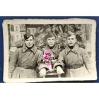 Фото 3-х военных. 1940-е. 6х9 см