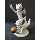 Статуэтка фарфоровая Путти играющие с мячом, Германия