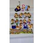 Киндер Полная коллекция Медведи на ярмарке 1996г. 2 ВАРИАНТНЫЕ фигурки. Коллекционное состояние.