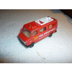 Модель пожарной машинки.Pioneer Mercedes-Benz 207D . Старый Китай. масштаб 1:64.