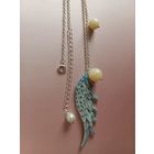 Подвеска с крылышком, ониксом и чешским жемчугом. Ручная работа