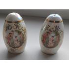 Солонка и перечница от сервиза " Мадонна" с рубля.