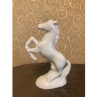Статуэтка Конь фарфор белый