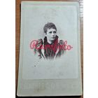 1890-е кабинет-портрет СПБ Девушка архив Славяновых студийное фото личный фотограф великой княгини Марии Павловны и великого князя Владимира Александровича (3-го сына Александра II) К. А. Шапиро