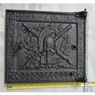 Печная дверца с рамкой. Оружие, сабля, гусарский шлем.Чугунное литьё. Начало прошлого века.