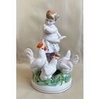 Девочка кормит кур. ДУЛЕВО. С рубля