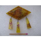 Брошка янтарная с тремя подвесками