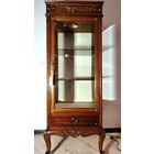 Старинная витрина.