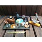 Поднос, фигурки, нож для писем и другое.