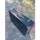 Чемодан старенький