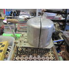 Электромеханический прибор для растяжки головных уборов.