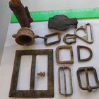 Оригинальные в/вещи старинные; зажигалка, лампадка, пряжки по пмв, латунь...