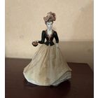 Статуэтка Дама с сумочкой Beau Monde Berenice Coalport Англия винтаж