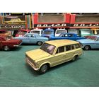 ВАЗ-2102 в редком светло-светло песочном цвете. Вечер четверга в зеленых, и не только, тонах. Ставим будильник на 22-00 и пополняем свои саратовские собрания!