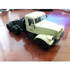 Автотягач "КрАЗ-258 Б1" ("Автолегенды СССР. Груз."). Журнал прилагается.