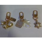 Красивое украшение на сумку (или миленький брелок)