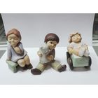 Статуэтки фарфоровые фирмы "GOEBEL" из серии "Детство" 80-е годы Германия. Высота 8-10.5 см. - 3 шт. Целые, без реставрации.