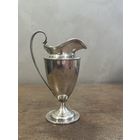 Серебряный сливочник