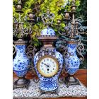 Антикварный Каминный Гарнитур в Дельфтском стиле с Часами и Канделябрами, Франция 19 век, клеймо.