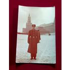 Фото солдат Советской Армии рядом с Кремлём