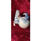 КОЛЛЕКЦИОННАЯ ФАРФОРОВАЯ СТАТУЭТКА ЗИМНИЙ ДВОРИК ДЕВОЧКА ШАР ВОРОНА ЗКХ СССР САМАЯ РЕДКАЯ ОРИГИНАЛ  .  Распродажа Коллекции !!! . Экспресс  Аукцион с рубля без МПЦ   .Много лотов в продаже .