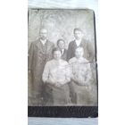 Фотография польской или белорусской семьи.