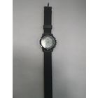 Часы, наручные, ноу нэйм, скорее всего сувенирные кварцевые, но это не точно.