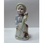 Статуэтка фарфоровая "Музыкант" 80-е годы Европа. Высота 14 см.