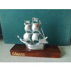 Сувенир "Кораблик из Одессы" (СССР). Длина подставки-13 см, высота подставки-1,5 см, высота кораблика-8 см.