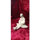 КОЛЛЕКЦИОННАЯ ФАРФОРОВАЯ СТАТУЭТКА ДЕВУШКА ИЗ ТРИПТИХ ЖАЛЕЙКА МФФЗ СССР МИНСК ОРИГИНАЛ  .  Распродажа Коллекции !!! . Экспресс  Аукцион с рубля без МПЦ   .Много лотов в продаже .