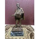 Очень старая бронзовая статуэтка, почтальон, много лотов с рубля