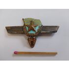 Знак сверхсрочника за выслугу 8 лет в ВВС СССР. тяжелый