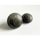 2 МУНДИРНЫЕ ПУГОВИЦЫ НИЖНИХ ЧИНОВ АРМИИ БУРЖУАЗНОЙ ЛАТВИИ ( 1918-1940 г.г.) ПО БЛИЦУ - ПОЧТОЙ БЕСПЛАТНО !