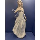 Статуэтка Девушка с палантином танцует фарфор