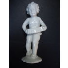 Статуэтка Путти с гармошкой.