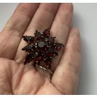 Брошь Звезда гранатовое стекло Чехия 50-е