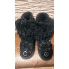 Угги натуральные на 39-40 размер, цвет черный, модные, красиво расшиты бисером, подойдут на полную ногу. Высота 20 см, длина стельки (замеряла по подошве 26-27 см). Удобные и теплые. Угги б/у, требует