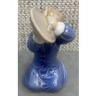 Фарфоровая статуэтка Royal Copenhagen Дания. Девочка с тарелками. 1969 год. Высота 10 см.