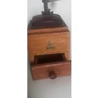 Кофемолка старинная