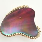 Редкая винтажная брошь из иридисцентного перламутра. Винтажный модернизм. Сер. 20 в. 5,3х5,5.х1,5 см.