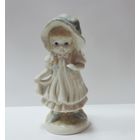 Статуэтка фарфоровая "Девочка" 80-е годы Европа. Высота 13.5 см.