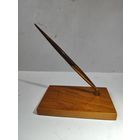 Ручка с золотым пером.