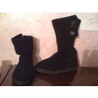 Классные вязанные угги на 40 размер. Можно носить как сапожками, так и собирать верх в гармошку. Черный классический цвет. Состояние б/у вещи, хорошее состояние.