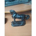 Статуэтка "Лошадь у плетня". Чугун, литьё, Куса 1978 г.