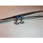 Металлические серьги с вставками, все вставки на месте.