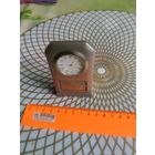 Часы настольные . Состояние на скане. Работоспособность неизвестна.